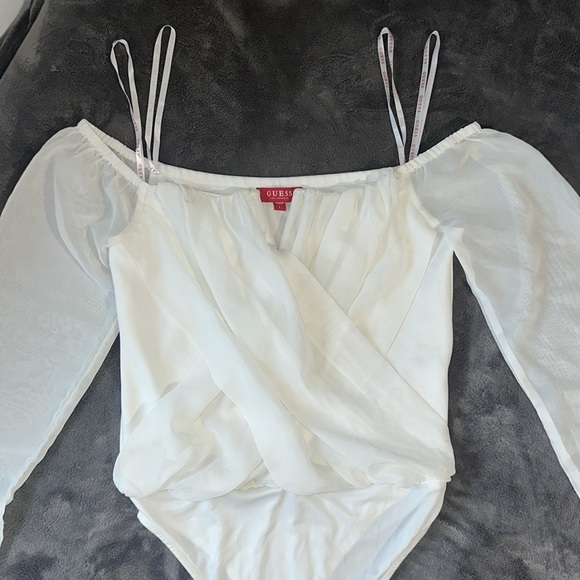 GUESS Off the Shoulder V-neck Bodysuit - Picture 2 of 13